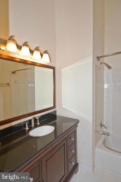 Building Photo - 419 Davis Ave SW