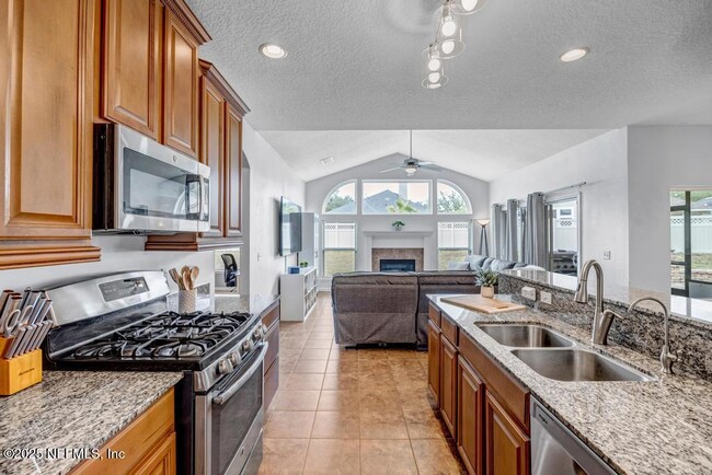 Building Photo - 624 Headwaters Ln