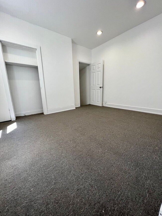 Building Photo - 412 N 32nd St