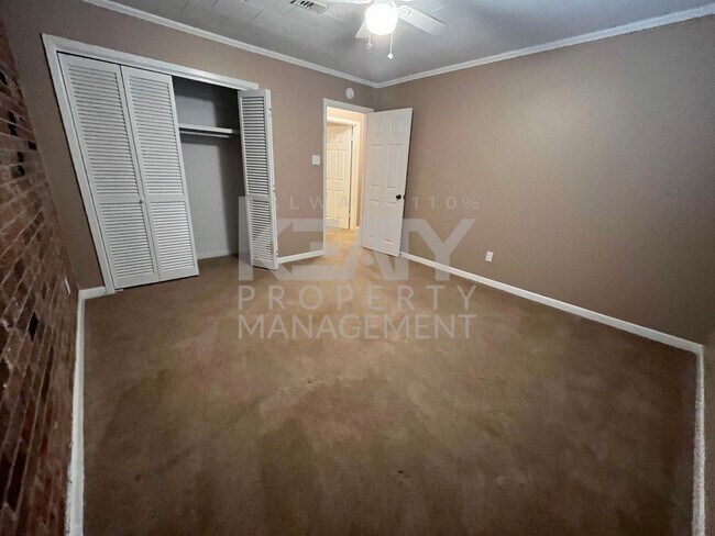 Building Photo - COMING SOON! Spacious townhouse in the heart of Lafayette!