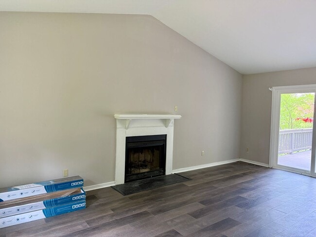 Building Photo - Adorable Recently Renovated 3 Bed 1.5 Bath...