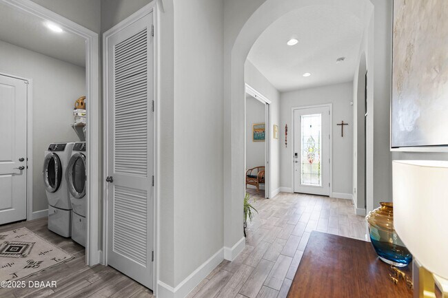 Building Photo - 636 Mosaic Blvd
