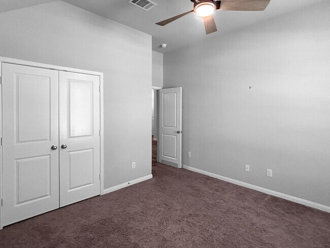 Building Photo - Contemporary 3-Bedroom Near Randolph AFB