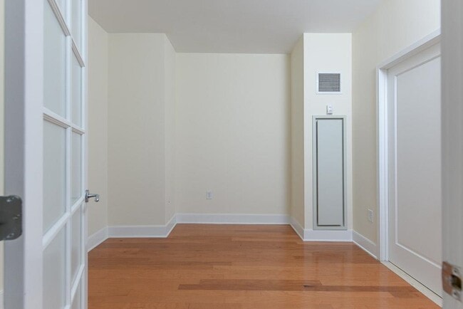 Building Photo - 1025 Maxwell Ln
