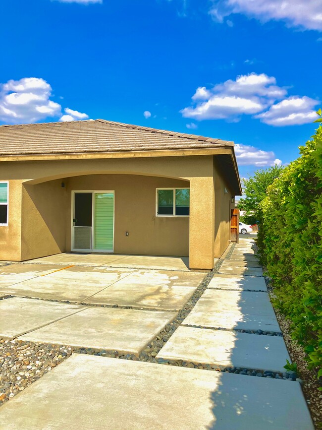 Building Photo - 725 Costa Alyssa Ct