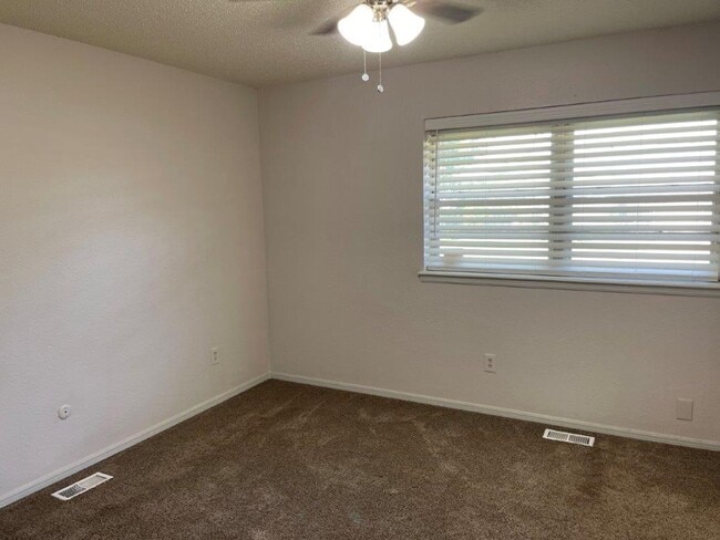 Building Photo - Military Discount available! Updated 3 bed 2 bath, 2 car, fenced yard!