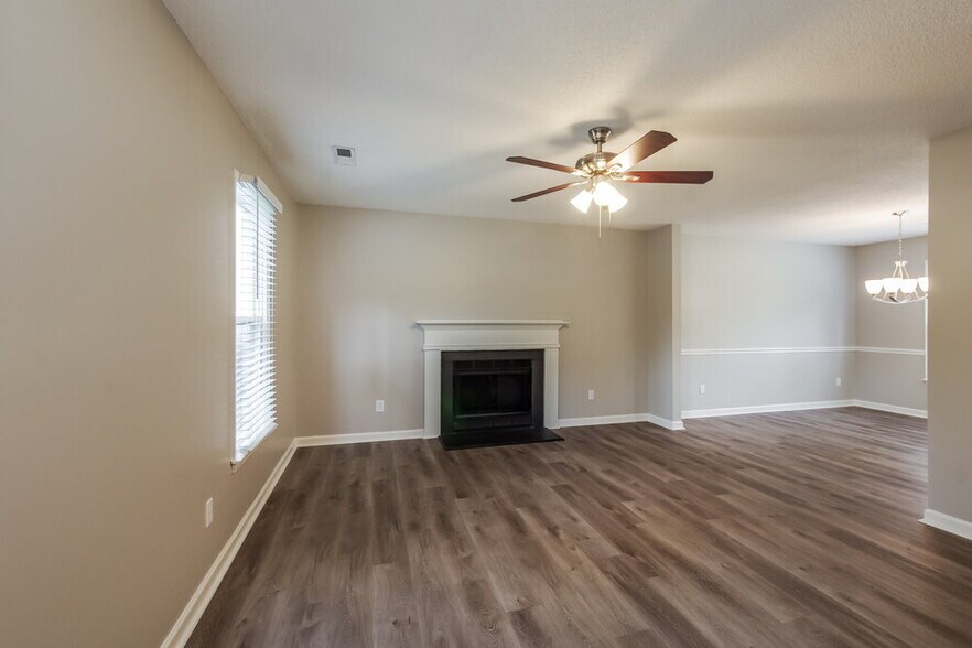 Building Photo - 4204 Hounds Run Dr