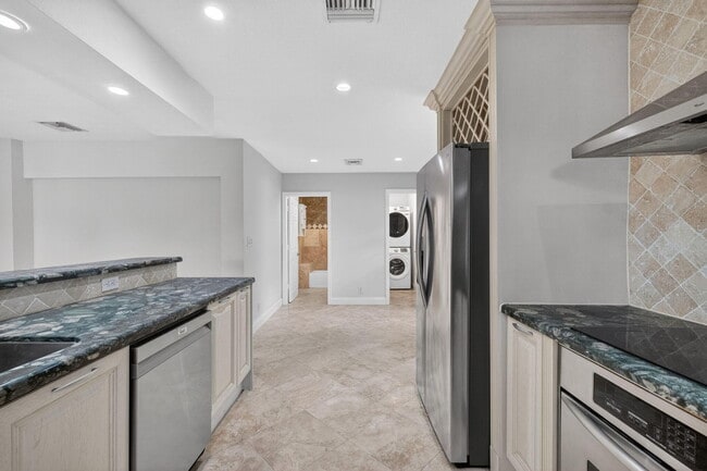 Building Photo - 2213 NE 16th St