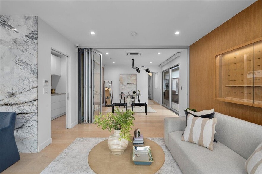 Primary Photo - 541 Rose Ave