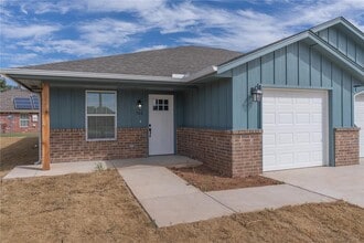 Building Photo - 566 Parkhill Cir