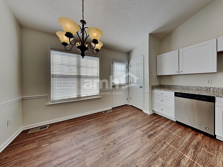 Building Photo - 615 Asheby Woods Rd