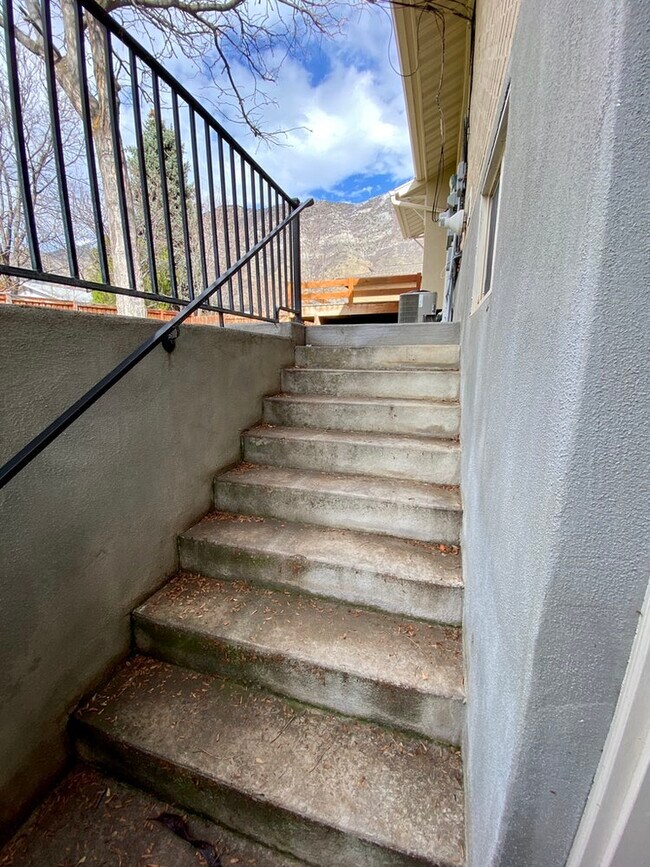Building Photo - 859 E 2730 N