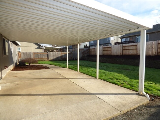Building Photo - 3 bed 2.5 bath House in Stayton!! Close to...