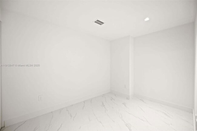 Building Photo - Northeast 24th Street, Miami, FL 33137 - 2 BR 2 BA condo