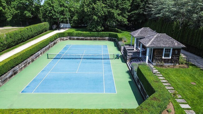 Building Photo - 936 Cobb Rd W