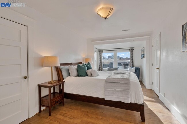 Building Photo - 541 Foothill Blvd