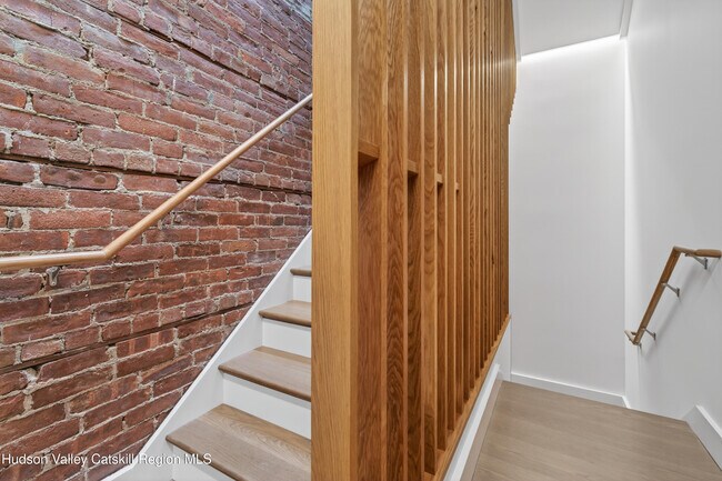 Building Photo - 316 Wall St