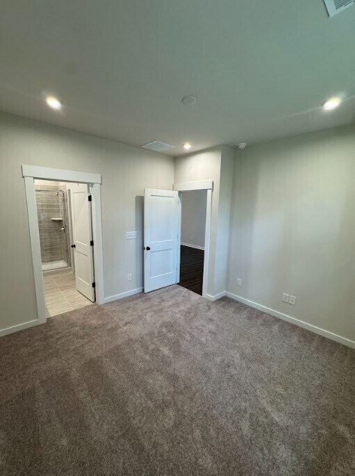 Building Photo - Beautiful 3-Bedroom, 3-Bath Home with Mode...