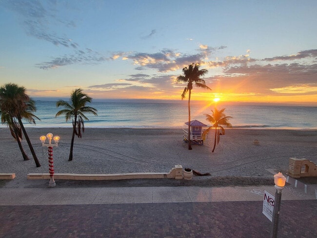 Building Photo - 2203 N Surf Rd