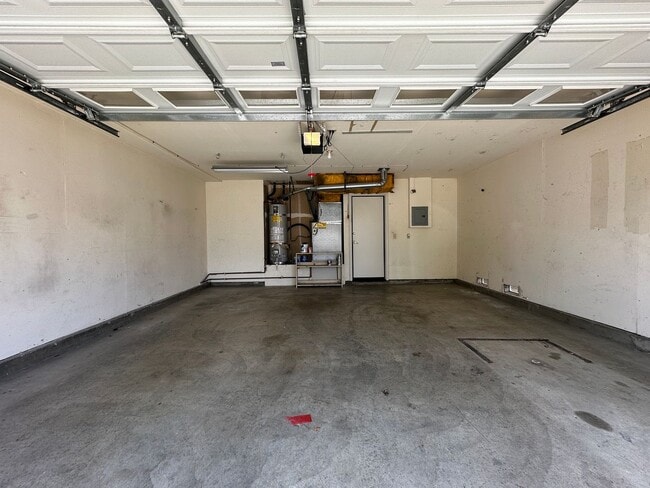 Building Photo - 2 story home, gated community, near Shops ...