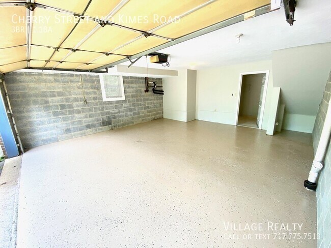 Building Photo - 225 Cherry St