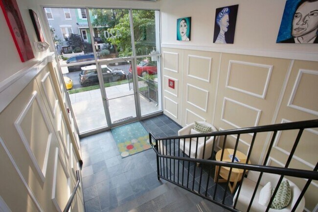 Building Photo - 420 16th St SE