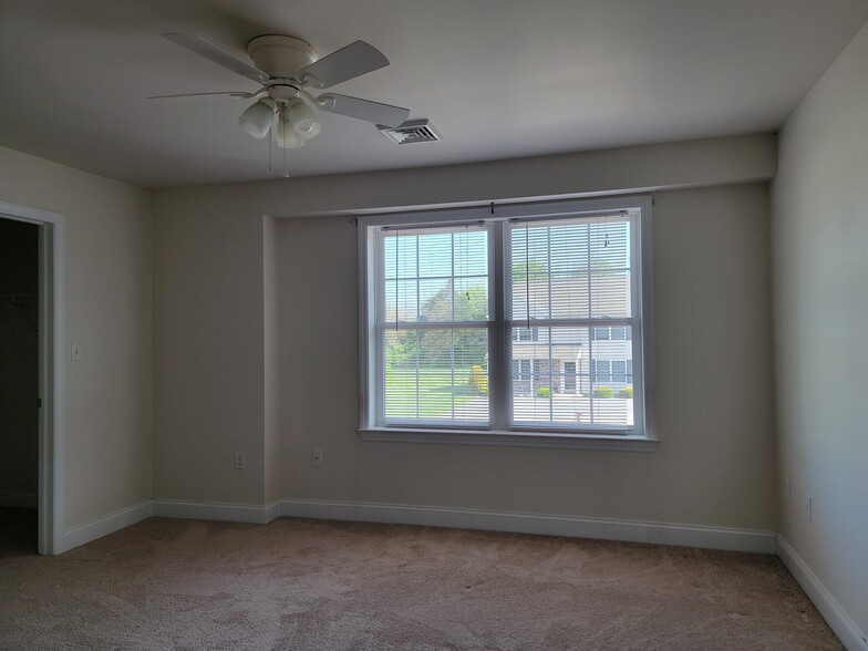 Building Photo - 126 Redstone Dr