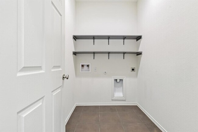 Building Photo - 533 Sweetwood Ln