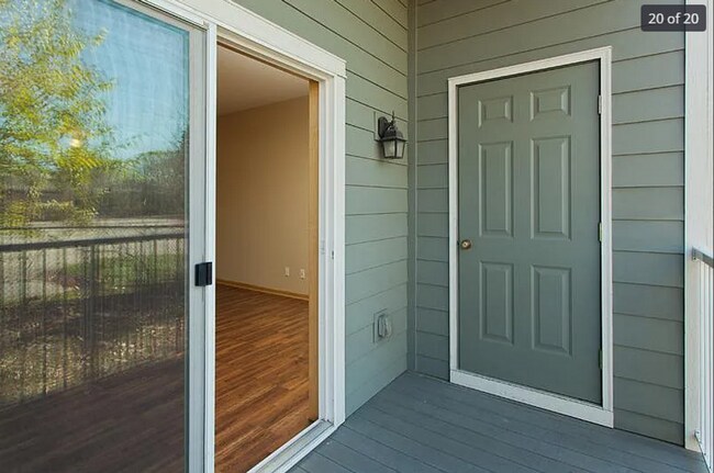 Interior Photo - 185 Mccarrons Blvd N