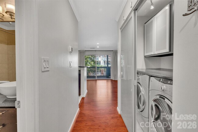 Building Photo - 505 N Graham St