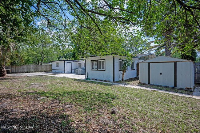 Building Photo - 2565 Burlingame Dr W