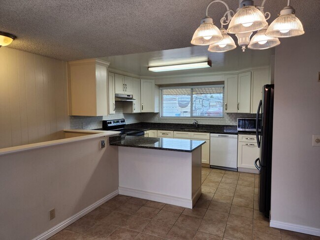 Building Photo - Great 4 Bd 2 Ba Home in Taylorsville
