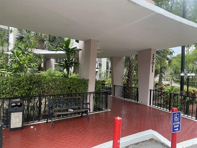 Building Photo - 17011 N Bay Rd