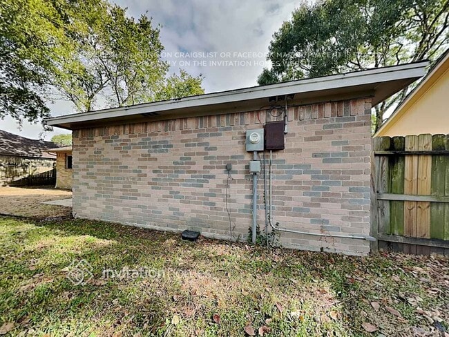 Building Photo - 743 S Iowa Ave