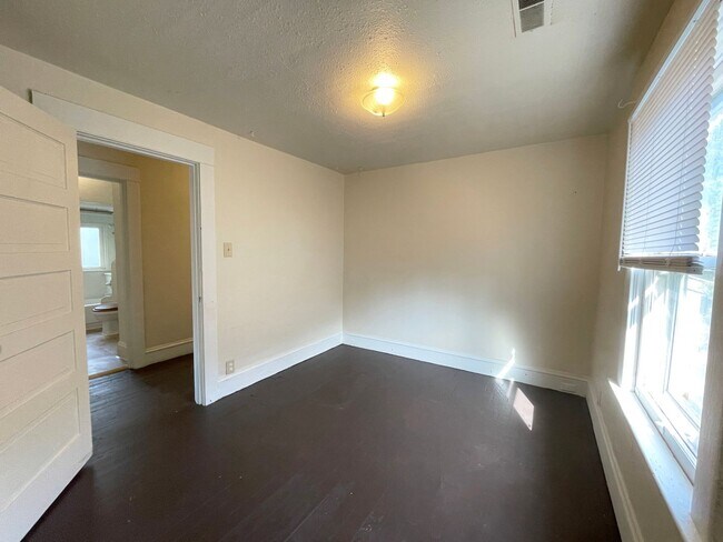 Building Photo - 4507 N Gantenbein Ave