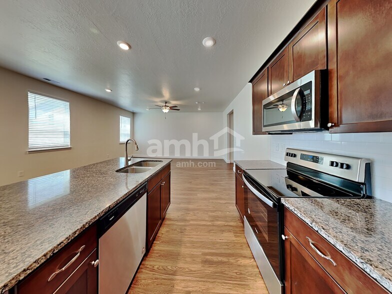 Building Photo - 2330 E Wild Horse Way