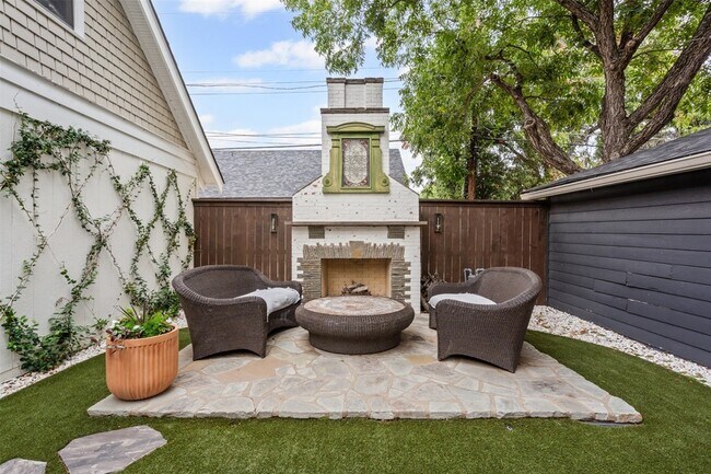 Building Photo - 4014 Modlin Ave