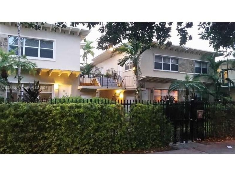 Primary Photo - 990 Meridian Ave