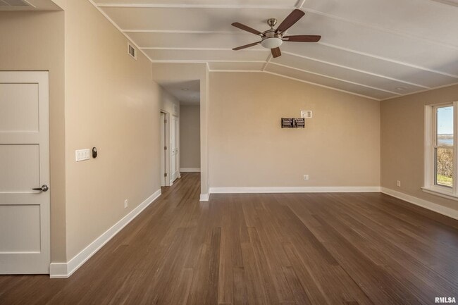 Building Photo - 4640 5th Ave