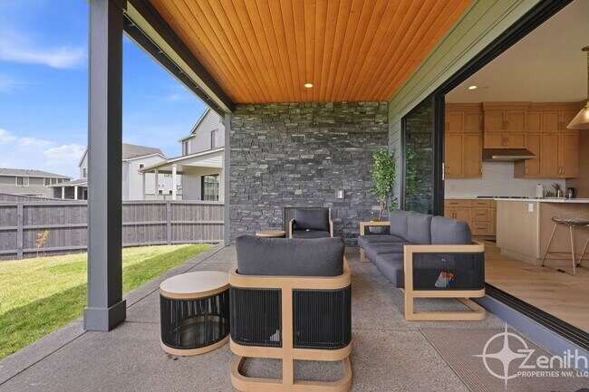 Building Photo - 382 W Fir Lp