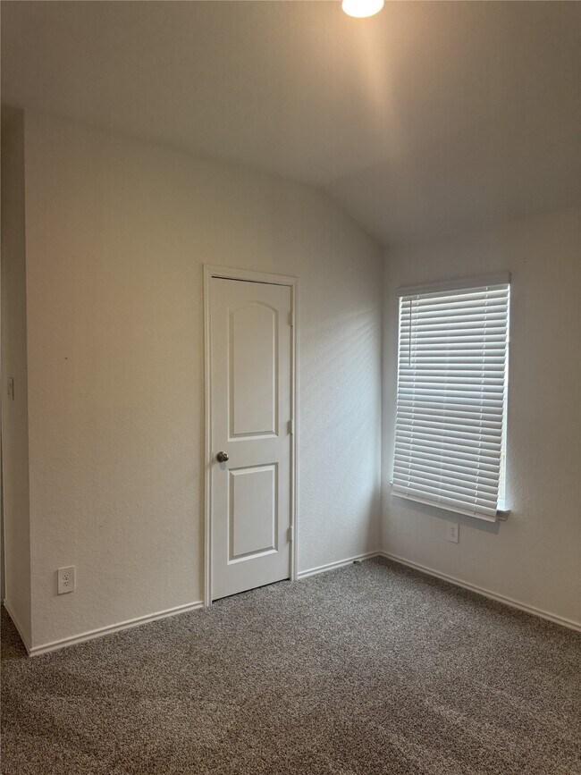 Building Photo - 5005 Almond Ter Dr