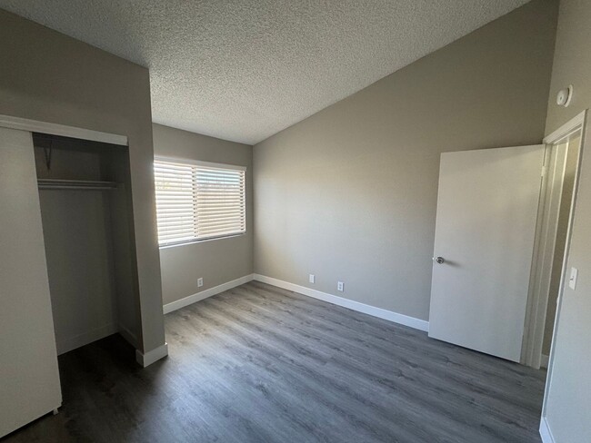 Building Photo - COZY 2 BEDROOM CONDO IN 89110 WITH 2 BALCONYS