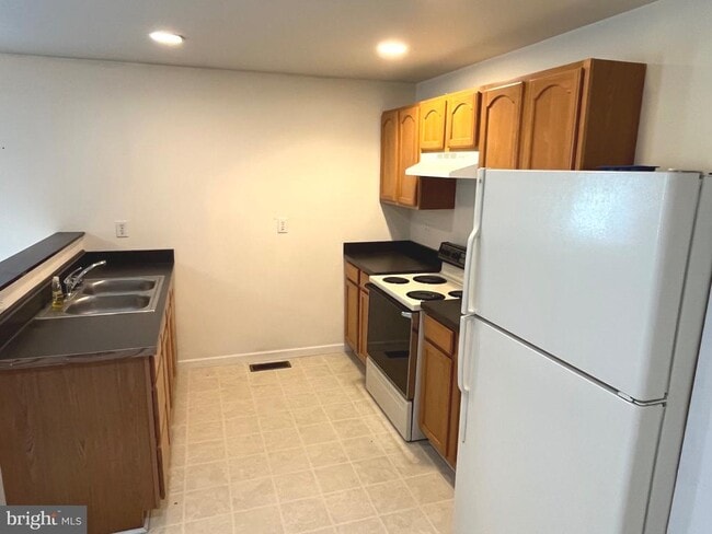 Building Photo - 14 Cadet Ln