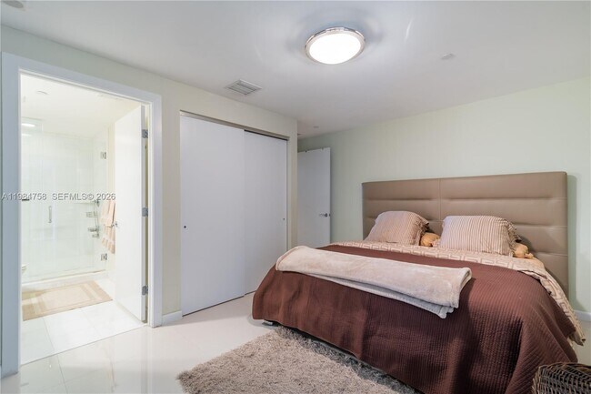 Building Photo - 2950 NE 188th St