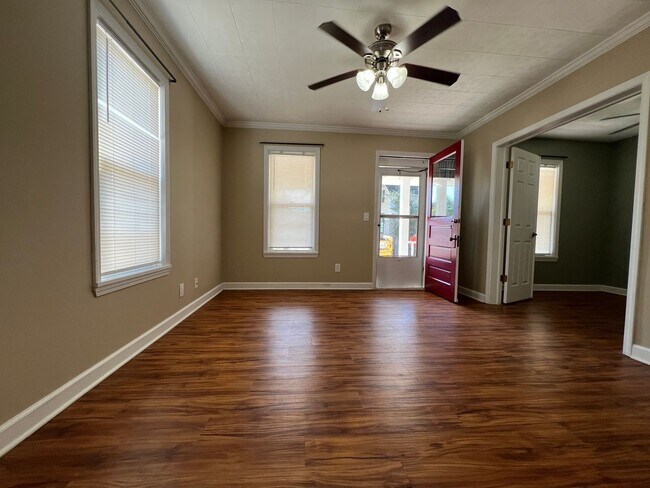 Building Photo - 1726 Starkweather Ave