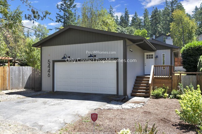 Building Photo - Charming Portland Retreat: Spacious Home w...