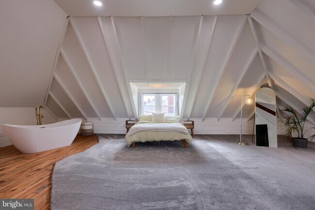 Building Photo - 136 E Harrisburg Ave