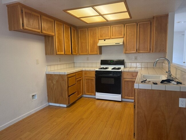 Building Photo - 832 Morissette Way