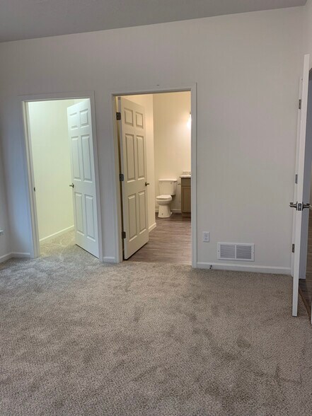 Building Photo - 456 Westside Dr, Unit 3