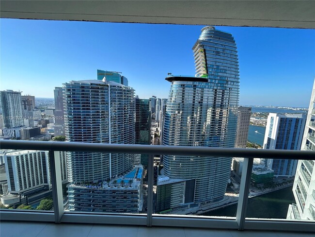 Building Photo - 475 Brickell Ave